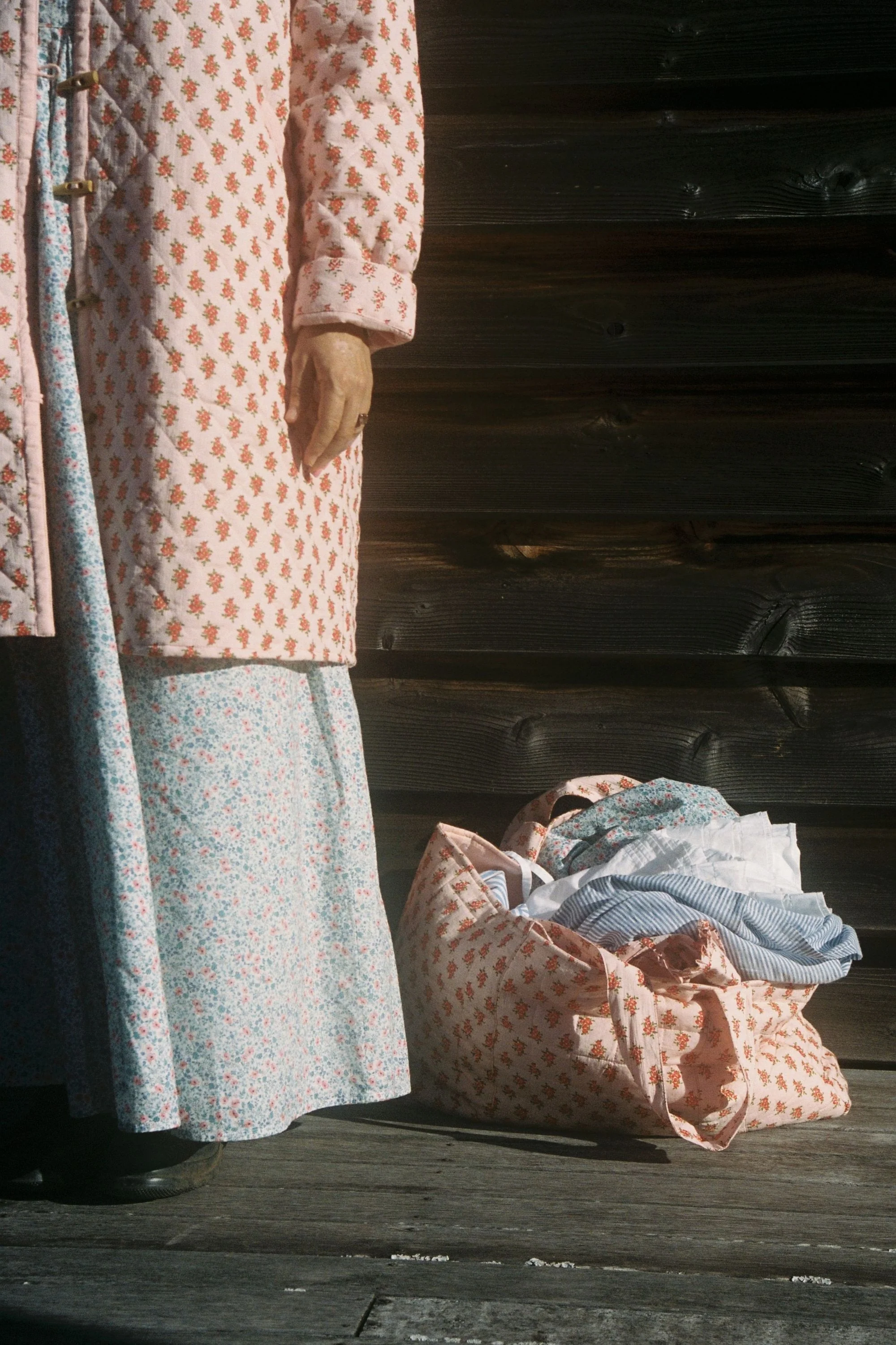 Oak Meadow Travel Bag in Strawberry Thistle - Image 3
